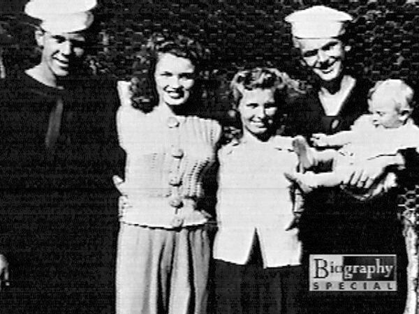 jim___norma_jeane_with_navy_friends_at_the_zoo.jpg
